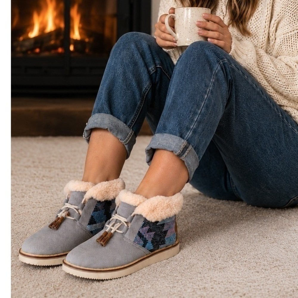 Sanuk Womens 8 Gray Blue Ankle Boots Faux Fur Lined Southwestern Boho Lace Up